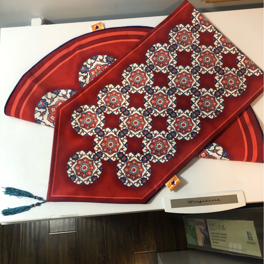 Bakhe Persian Velvet Table Linen Set Table Runner Circle Tablecloth Red Blue